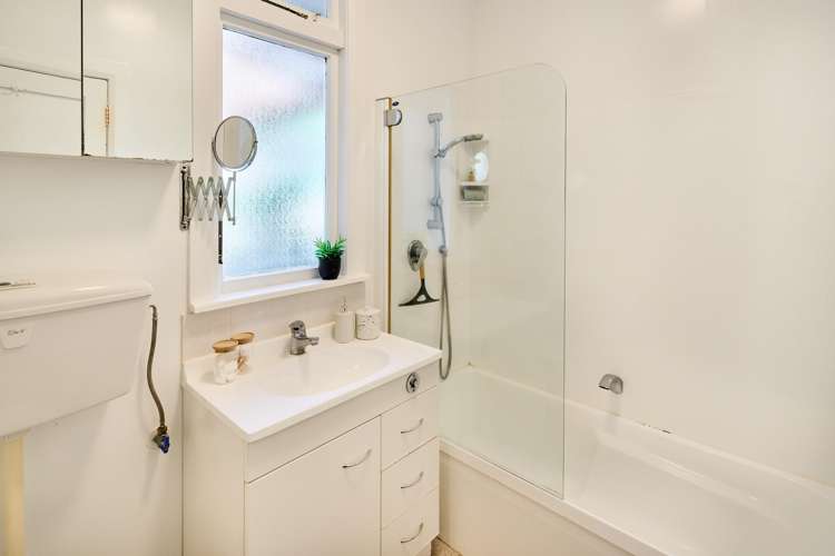 13 Firth Terrace Karori_15