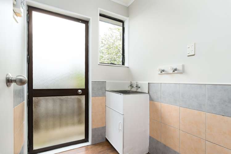 180 Solar Road Glen Eden_22