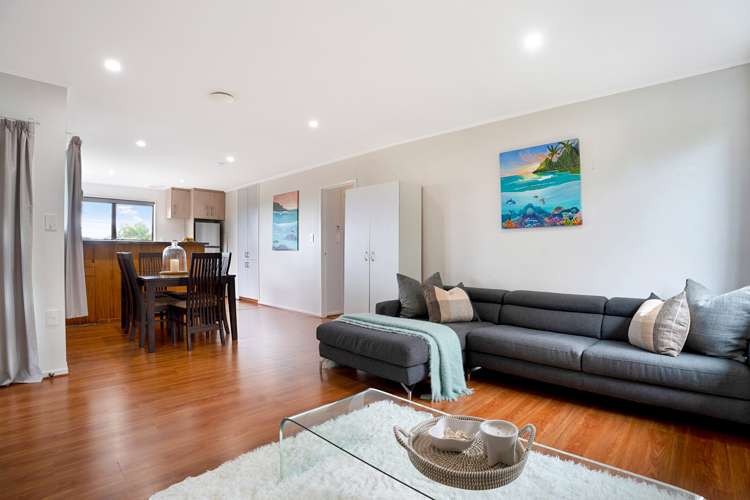 2/219 Glenfield Road Hillcrest_6