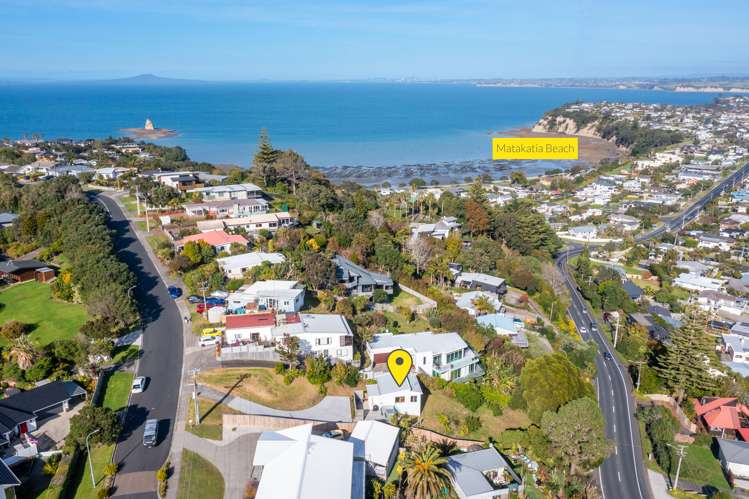 9 Roberts Road Matakatia_25