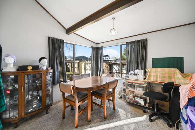 8 Elmwood Crescent Pukete_4