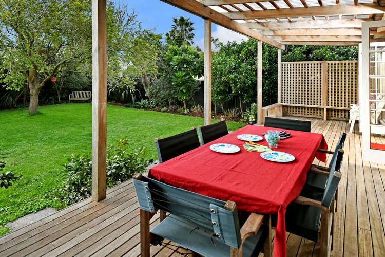 6 Ascot Avenue Narrow Neck_27