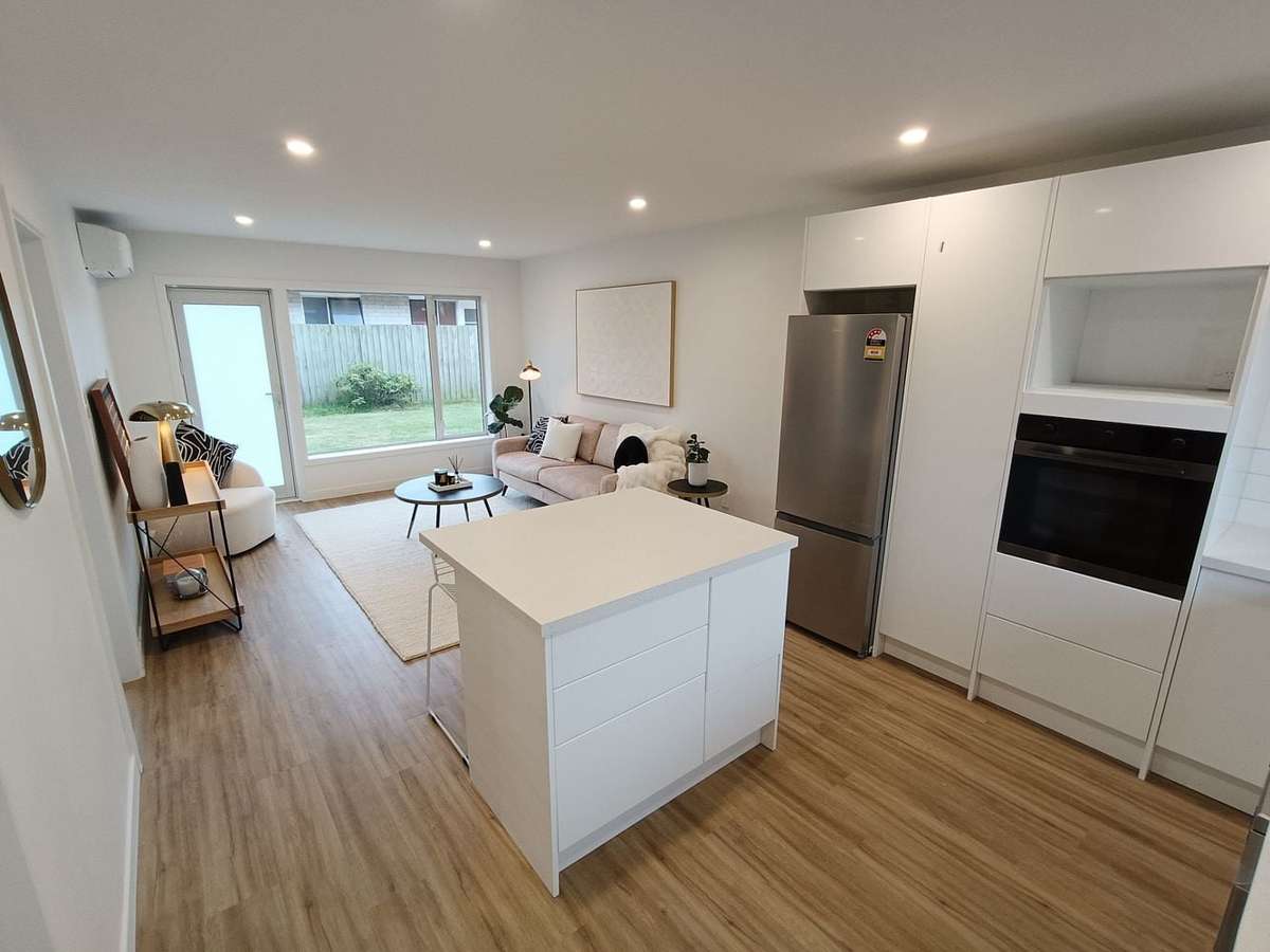 Stylish and Fully Refurbished Unit Ready to Enjoy 1