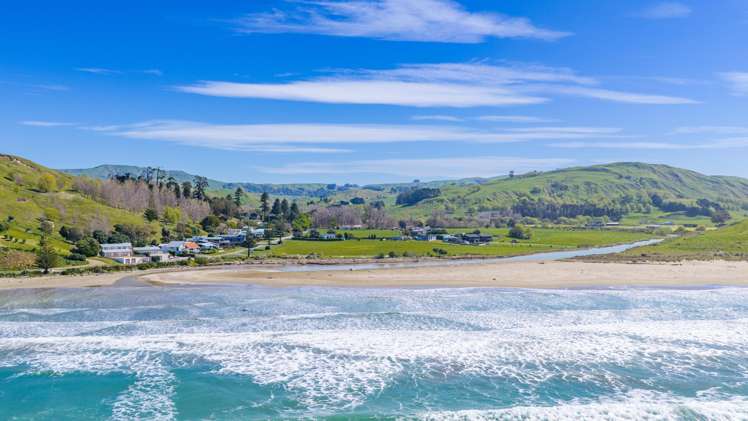 50 Punawaitai Road Pourerere Beach_17
