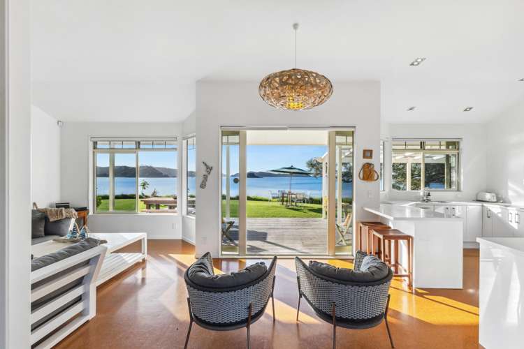 16A Riwhi Way Te Ngaere Bay_1