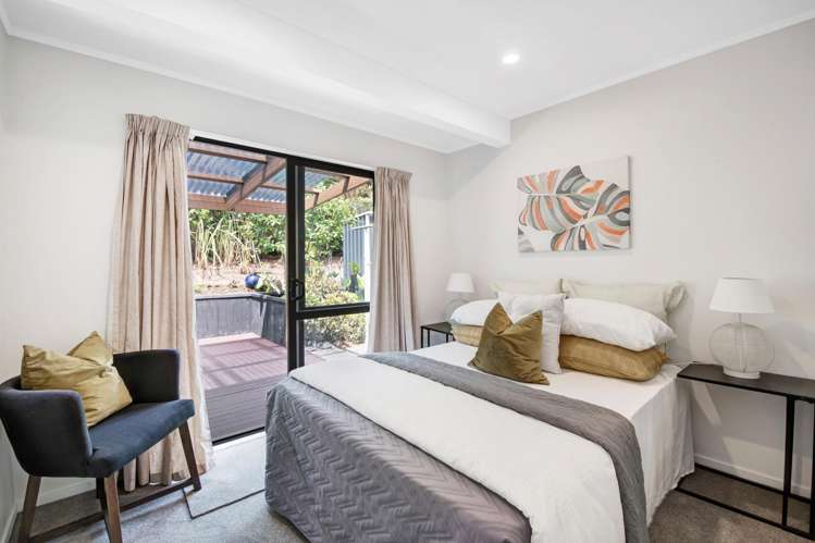 2/4 Eagle Place Red Beach_12