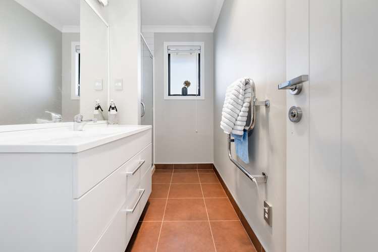 54 Somerton Drive Huntington_14