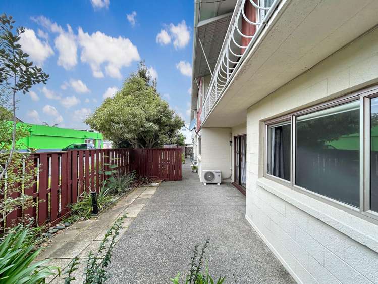 2/773 Beach Road Browns Bay_11