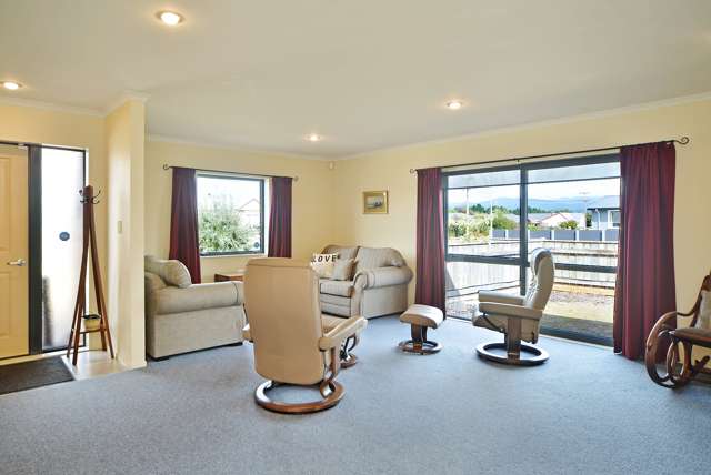 16 Charles Street Carterton_2