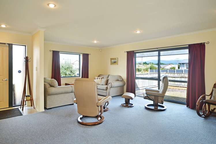 16 Charles Street Carterton_2