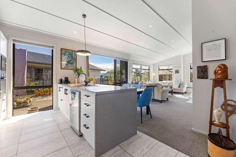 15 Noumea Drive Rangatira Park_5