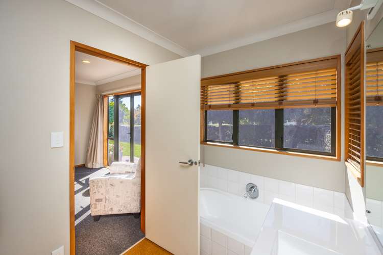 1 Sunnyhills Avenue Glenview_12