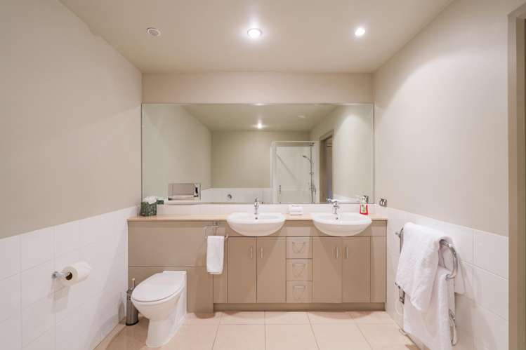 2/10 Lake Street Queenstown_29