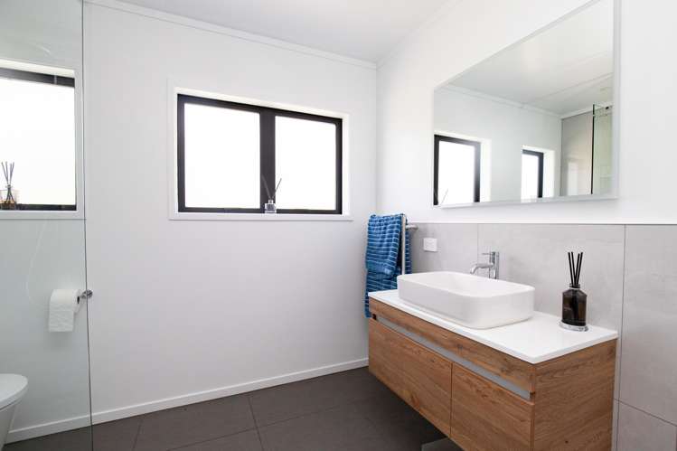 230 Central Road North Waitakaruru_18