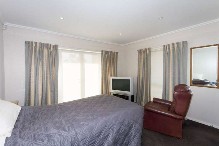 14 Lithgow Drive Otamatea_13