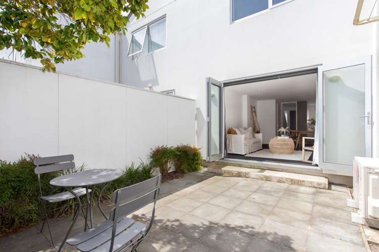 4/46 Andover Street Merivale_8