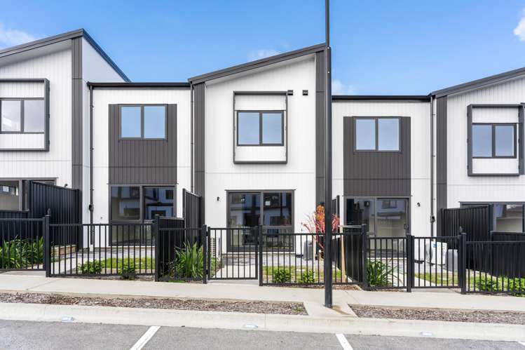 2/4 Ngaroma House Drive_1