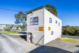‘What is it?’: Wellsford’s shoebox house for sale with $399k price tag