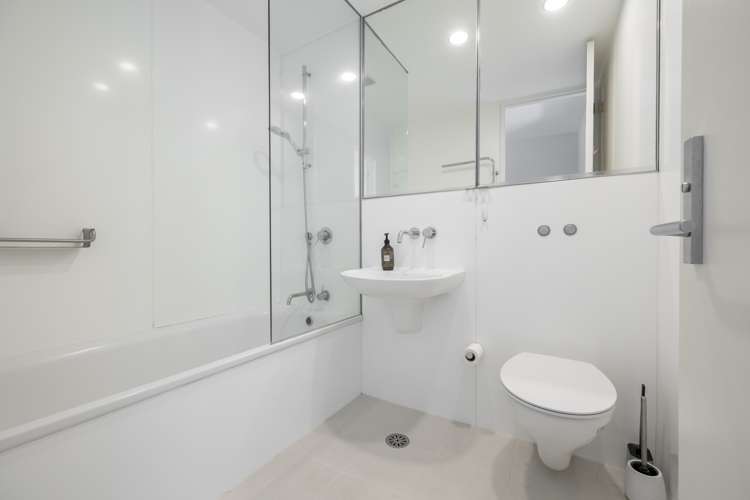 16k Fisher-Point Drive Auckland Central_11