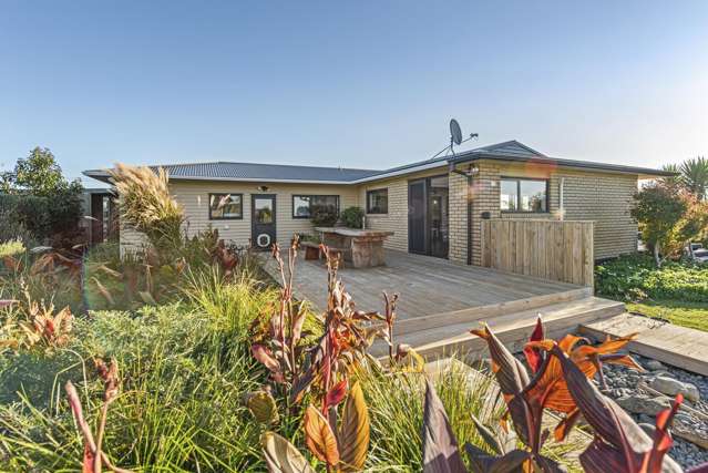 Lifestyle Living with Outstanding Views