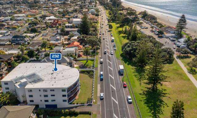 Live directly opposite the beautiful Orewa Beach!