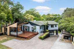 Renovated Entertainer On 997m2!
