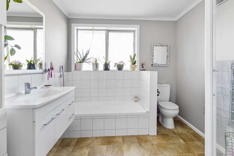 14 Clyde Carr Crescent Waimataitai_11