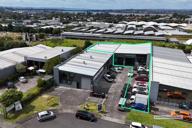 Rare St Johns Offering - 772sqm WH + Yard