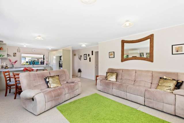 2/149 Carnoustie Drive Wattle Downs_2