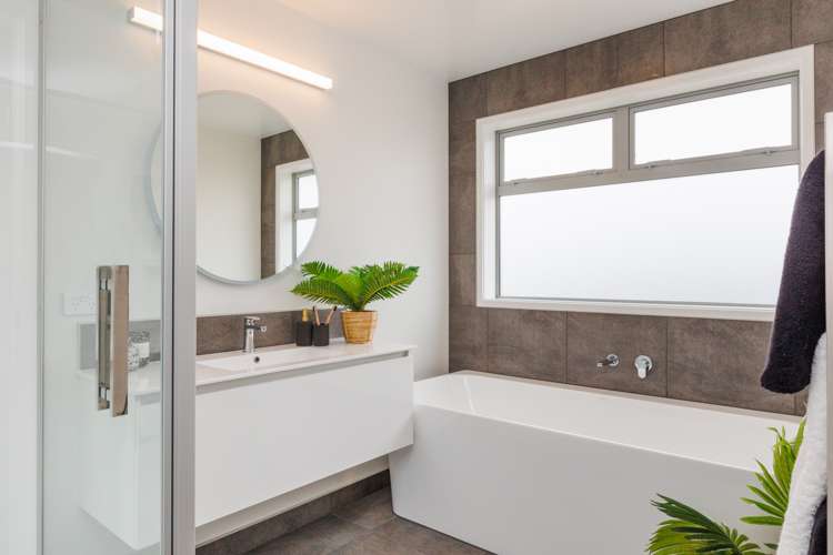 8 Roots Street East Feilding_21