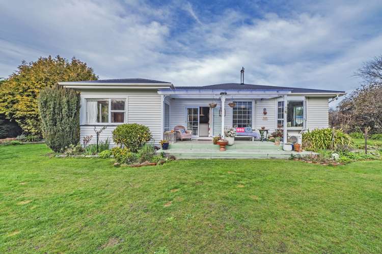 494 Lake Road South Leeston_17