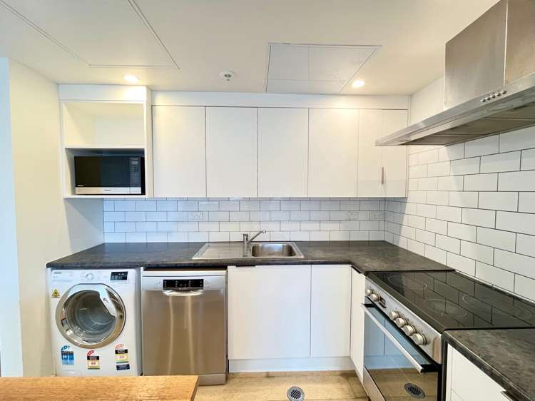 3B/163 Thorndon Quay Thorndon_1
