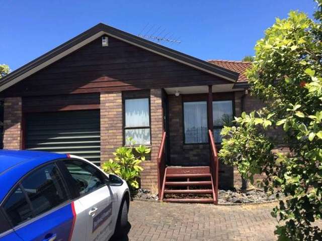 Family Home in Zone for Rangitoto School and C...