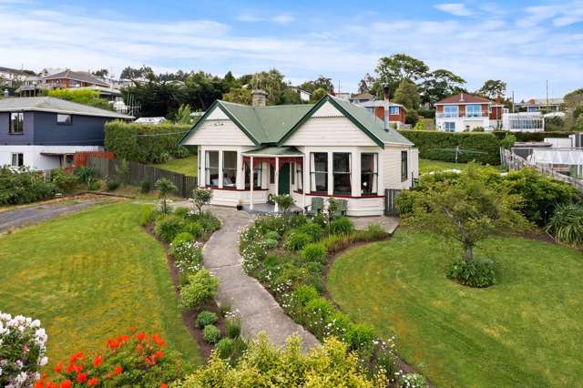 Character Villa on an Expansive 1239sqm Section
