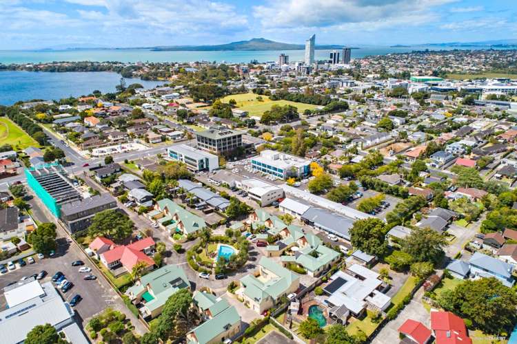 11/52 Taharoto Road Takapuna_9