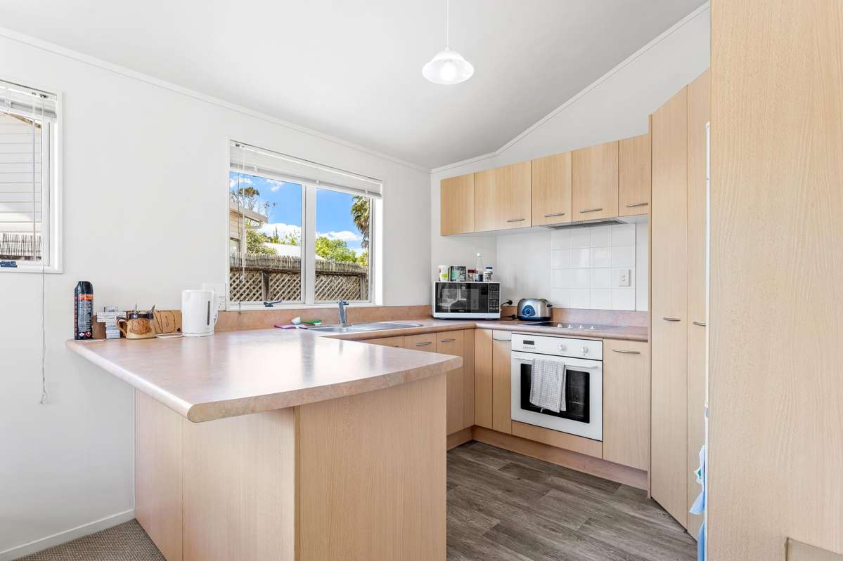 2/372 Whangaparaoa Road_1