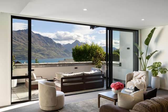 1/14 Vancouver Drive Queenstown Hill_2