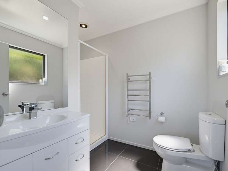 96 A Renall Road Pollok_32