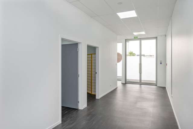 2/301 Lincoln Road Henderson_3