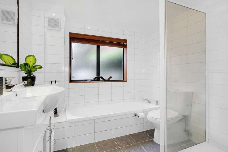 8 Lister Street Point Chevalier_13