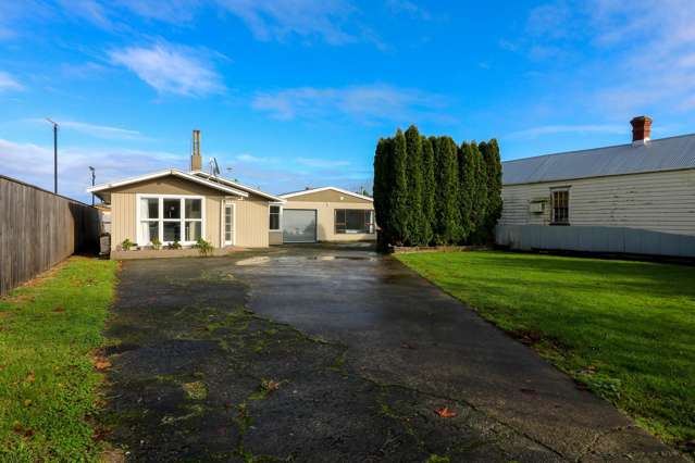 5 Bedroom, 2 Bath, 2 Living!