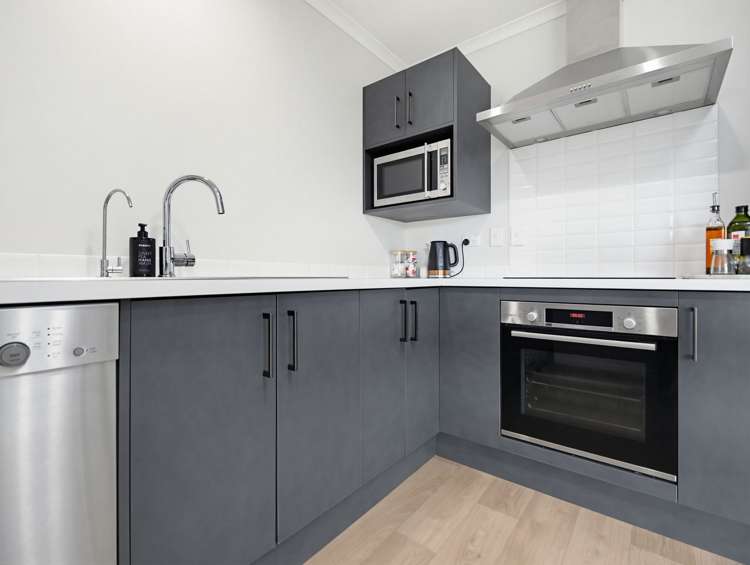 1/39 Saxbys Road Glenview_8