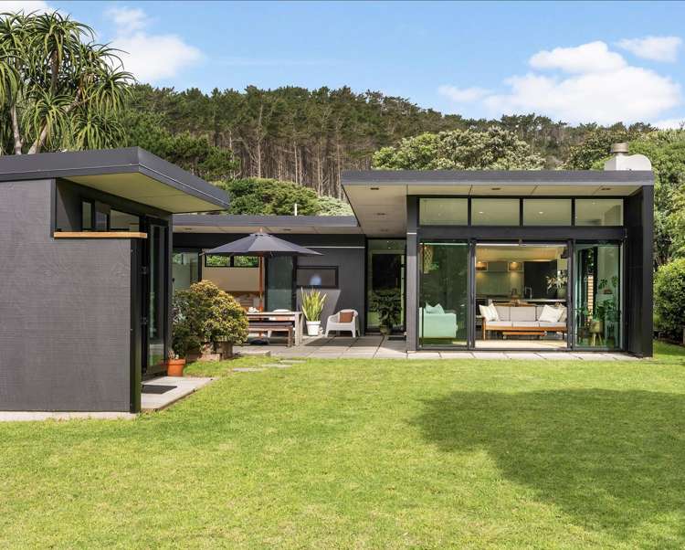 8 Erangi Place Bethells Beach_25