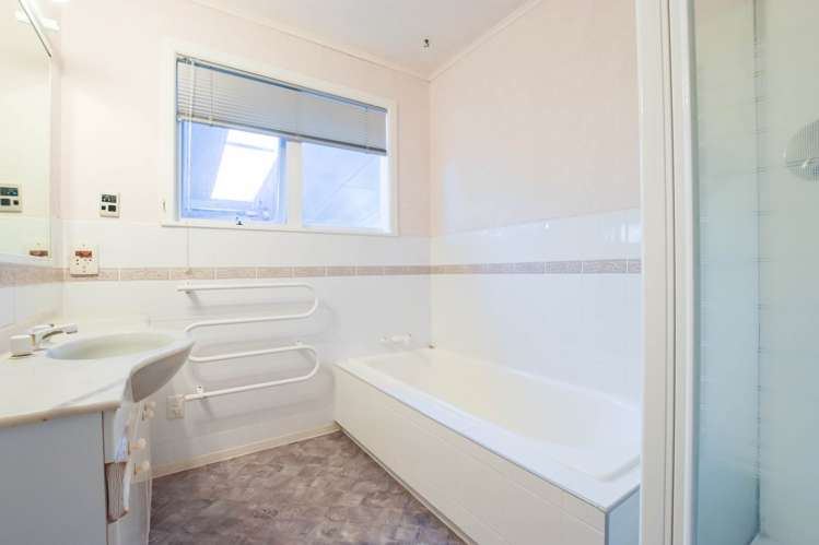 6 Nickleby Place Mellons Bay_13