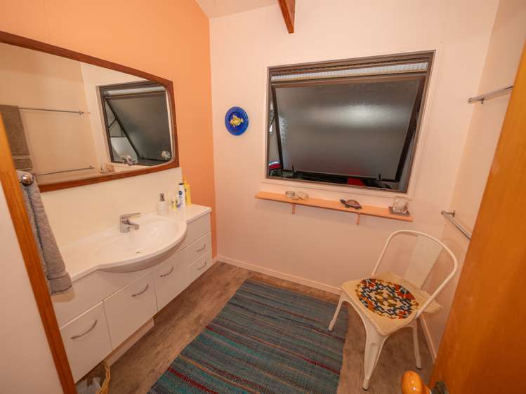 39 Seaview Road Cable Bay_18