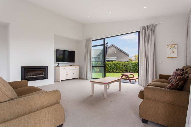 11 Parachute Crescent Papakura_5