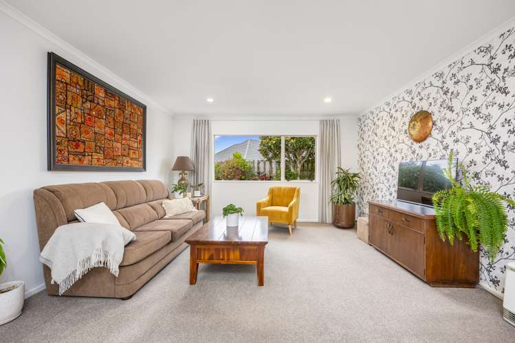 35 Rivervale Grove Stanmore Bay_11