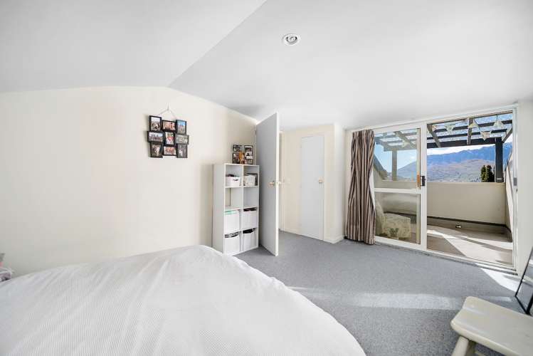 2/96 Thompson Street Queenstown_15