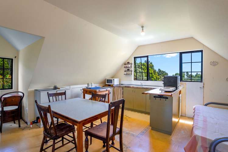 65 M Greenwood Road Leigh_11