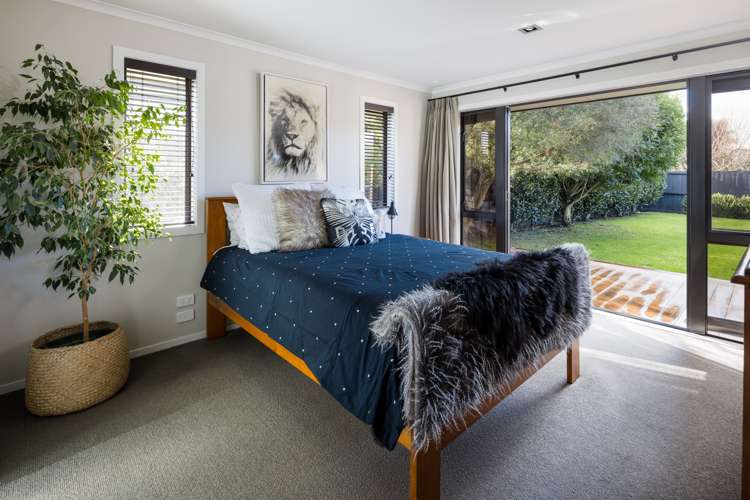 5 Ashington Grove Huntington_11